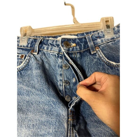 Zara High Rise Distressed Jean‎ Shorts Size 4 - Picture 4 of 6